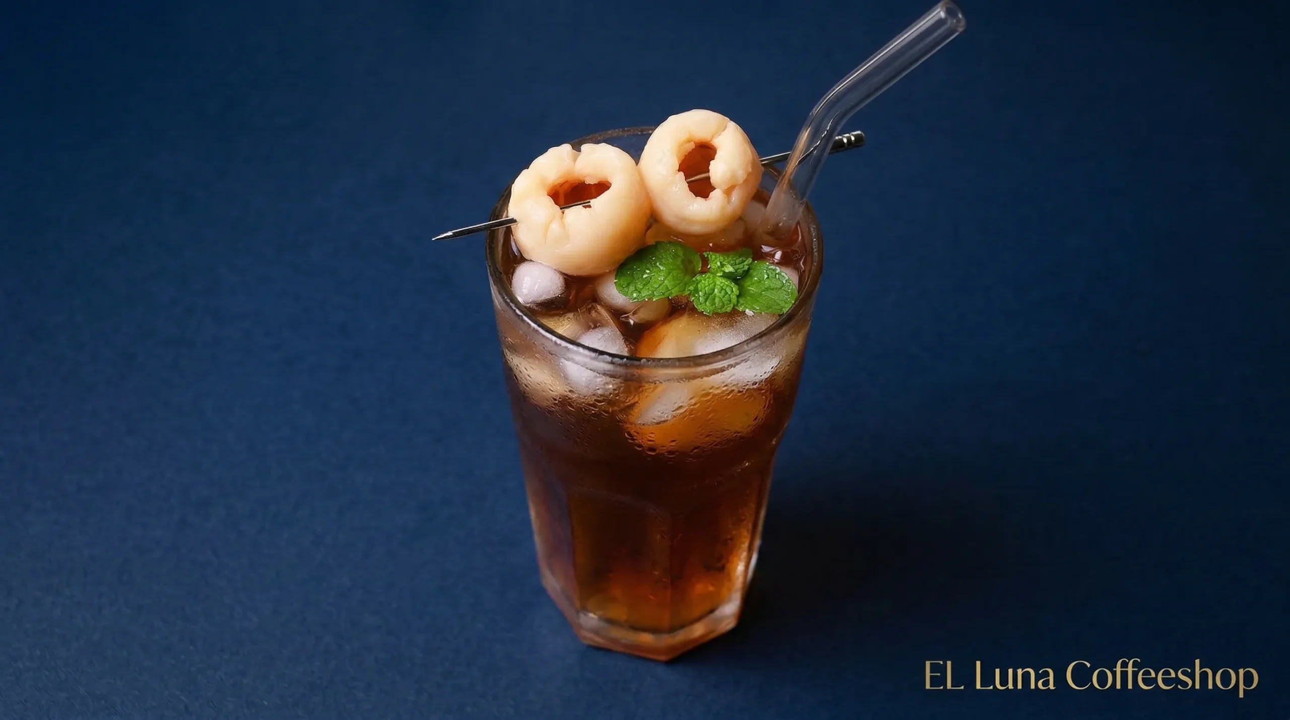 Ice Lychee Tea: Minuman Segar dengan Aroma Buah yang Menenangkan